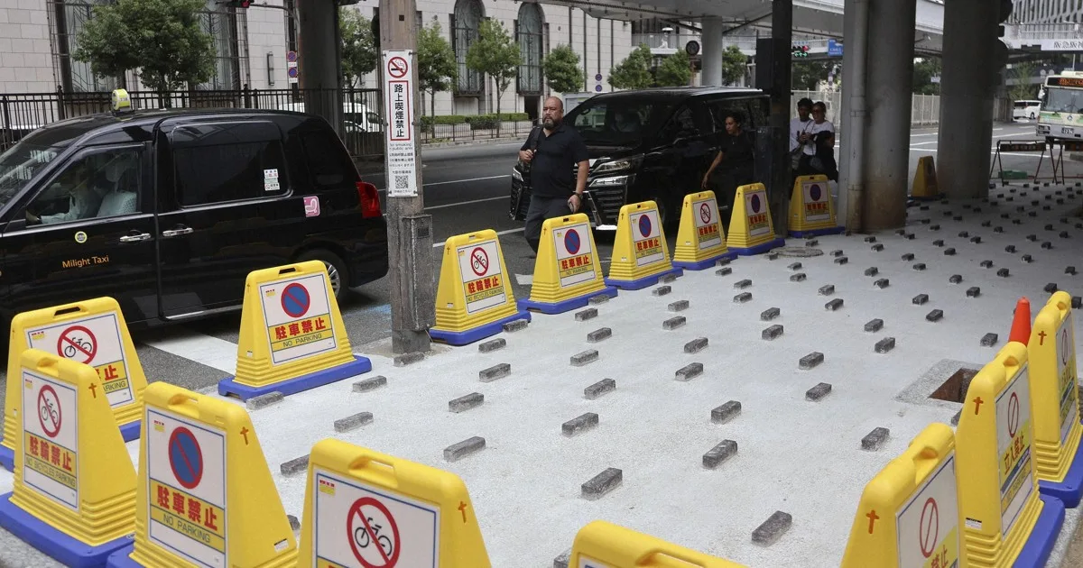 Protes 'Arsitektur Permusuhan' di Osaka: Blok Beton di Stasiun JR Dinilai Usir Tunawisma
