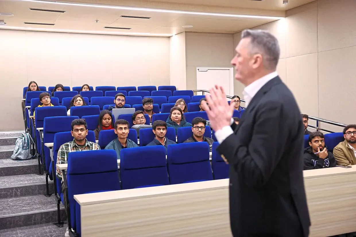 Universitas Inggris Berbondong-bondong Buka Kampus di India: Strategi Bertahan di Tengah Tekanan Domestik