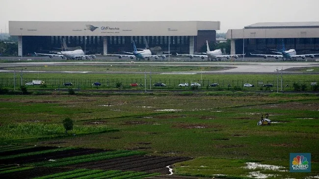Abu Vulkanik Anak Krakatau Melumpuhkan 7 Bandara, Penerbangan ke Jakarta Kacau