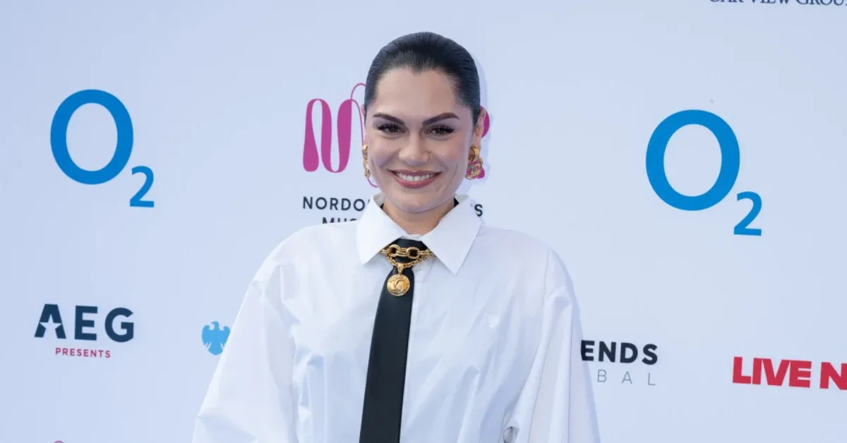 Jessie J Hengkang dari Media Sosial demi Operasi Rekonstruksi Kanker dan Pemulihan Diri