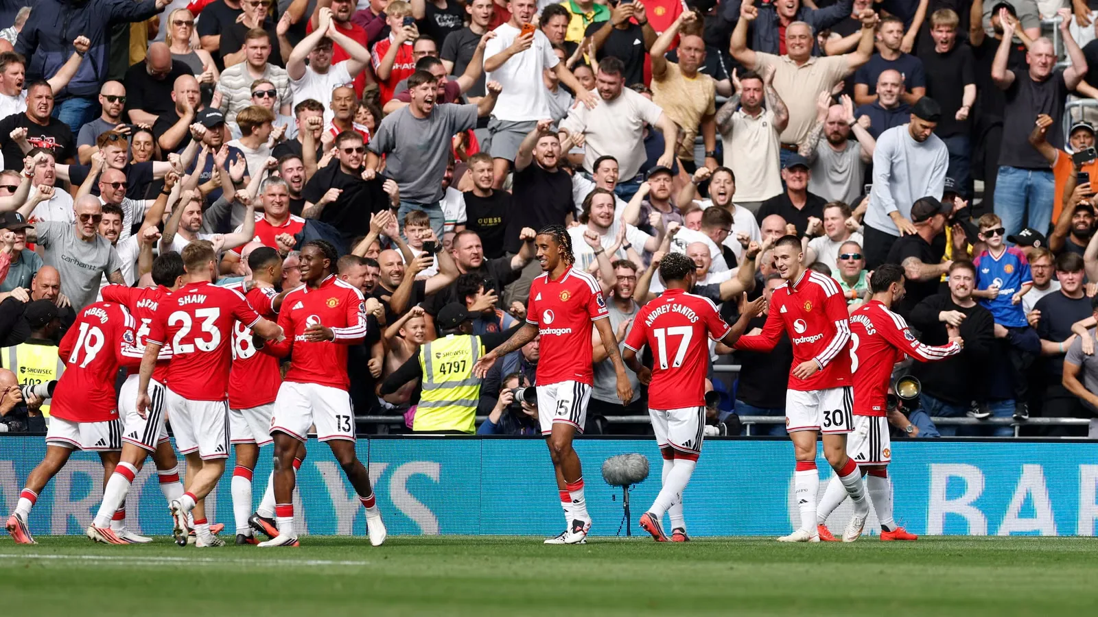 Buru Bek Tangguh Newcastle, Manchester United Siapkan Dana Rp1,2 Triliun demi Perbaiki Lini Pertahanan