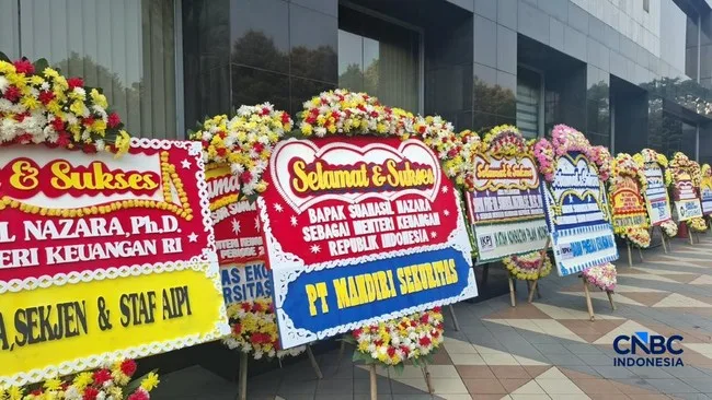 Suahasil Nazara Kembali Pimpin Kemenkeu, Karangan Bunga Banjiri Gedung Djuanda