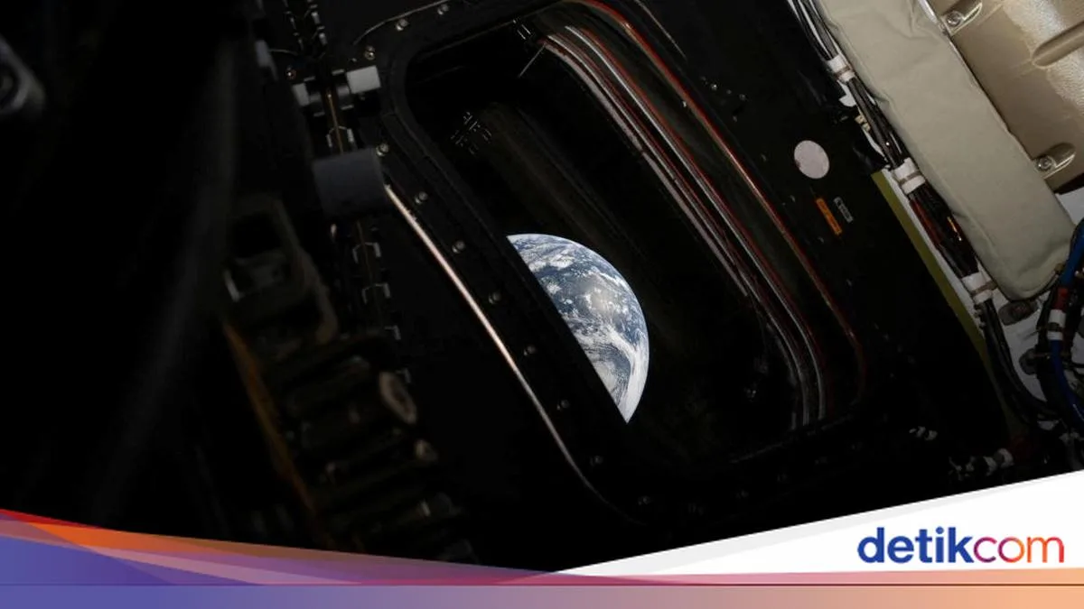 US Admits to Having Weapons in Orbit, China Urges End to Space Arms Race