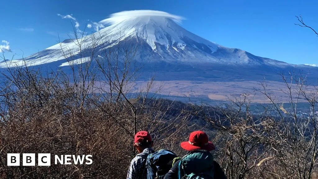 Japan to Charge Helicopter Fees for Off-Season Mount Fuji Climbers