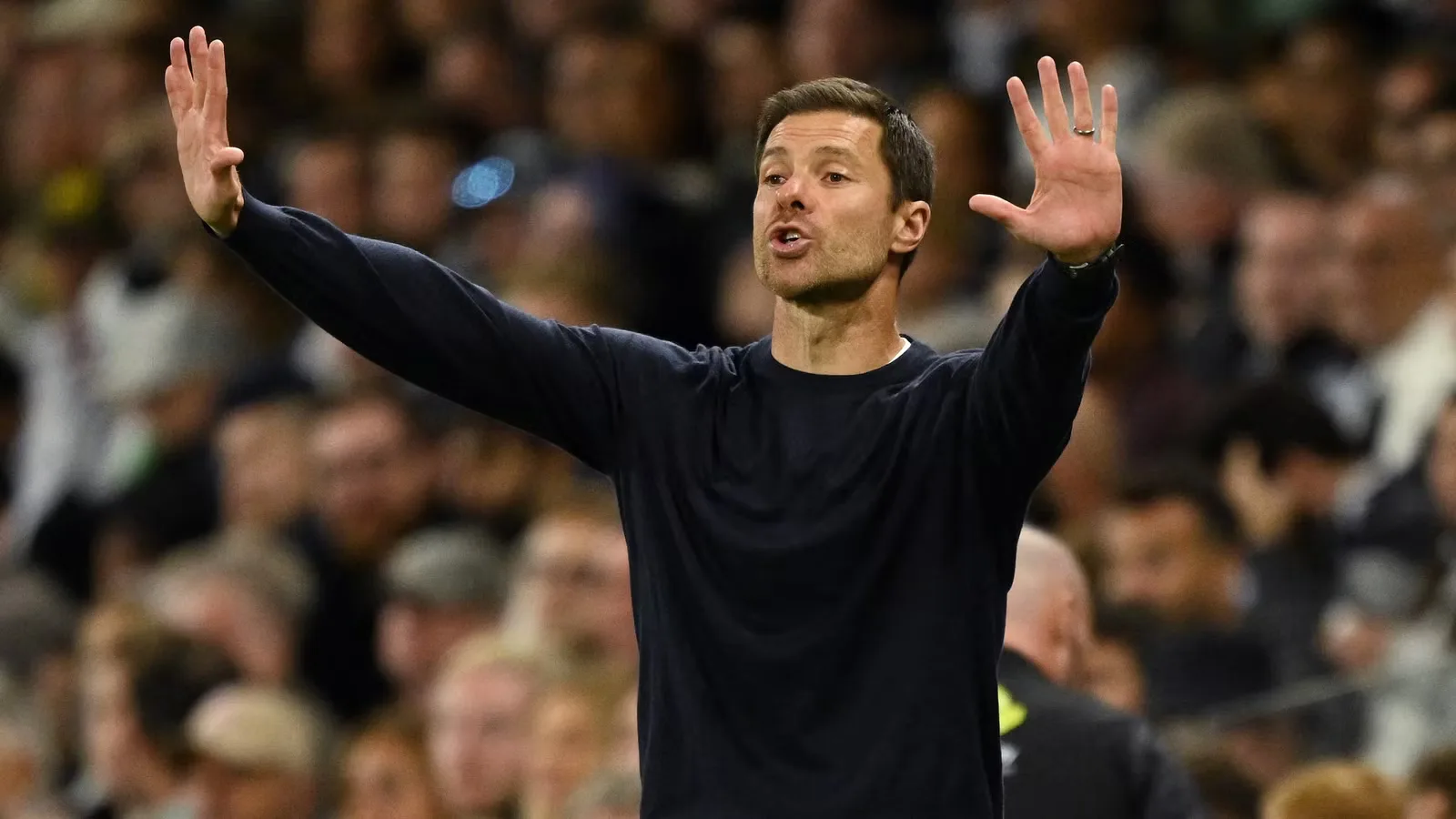 Alonso Slammed After Chelsea's 3-0 Rout by Brentford: Estêvão's Substitution Under Scrutiny