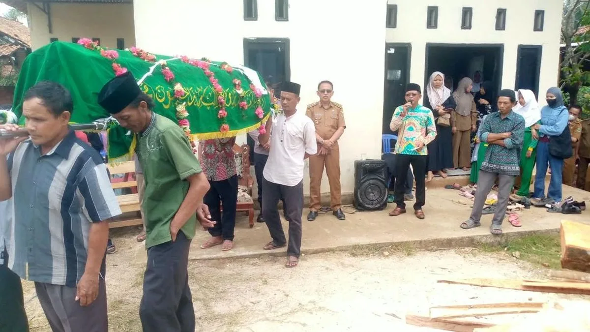 Elementary Student in Central Lampung Dies After Choking on MBG Longan, Police Investigate