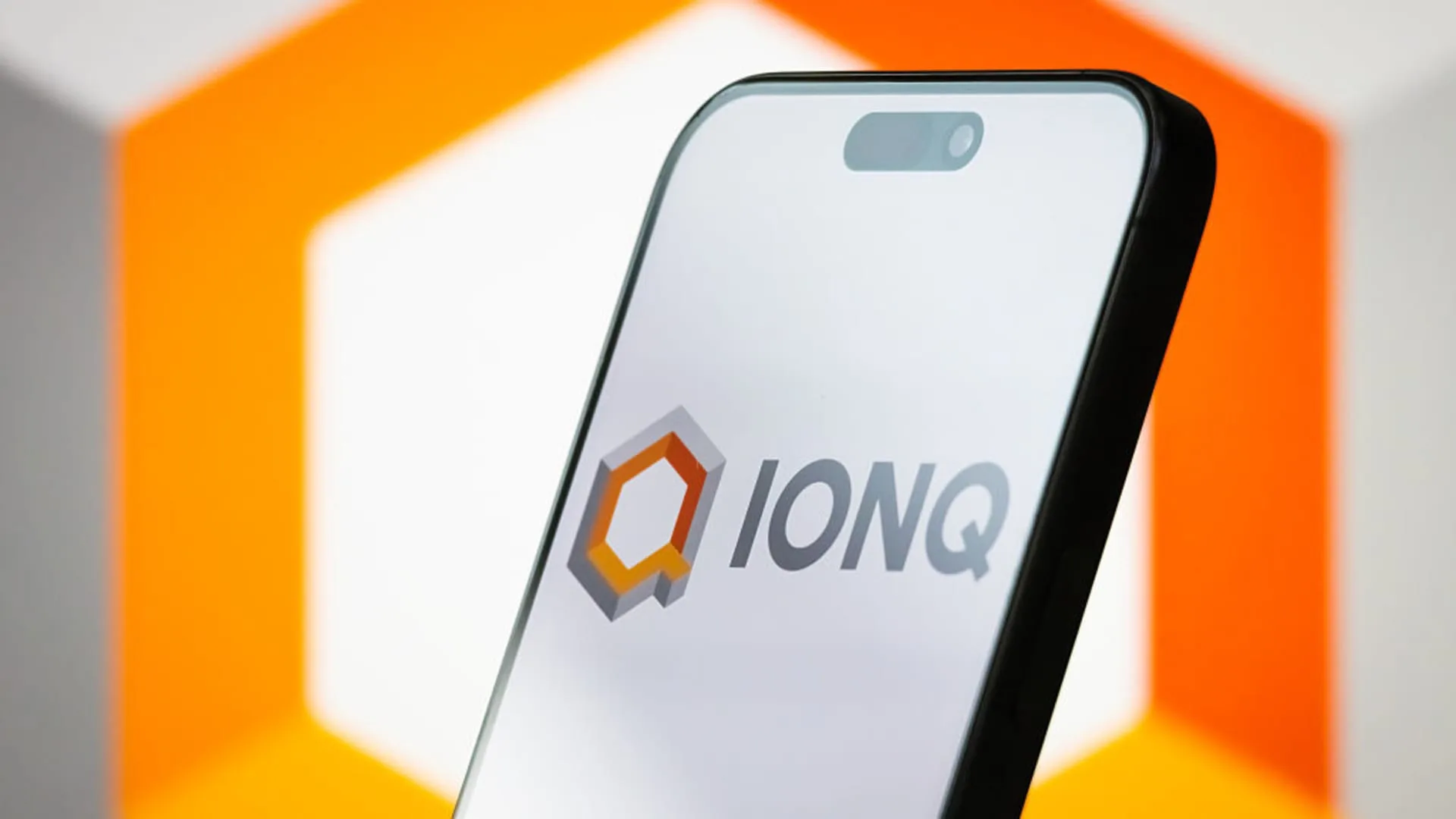 IonQ Klaim Terobosan Dekoder Kuantum, Saham Melonjak 11%