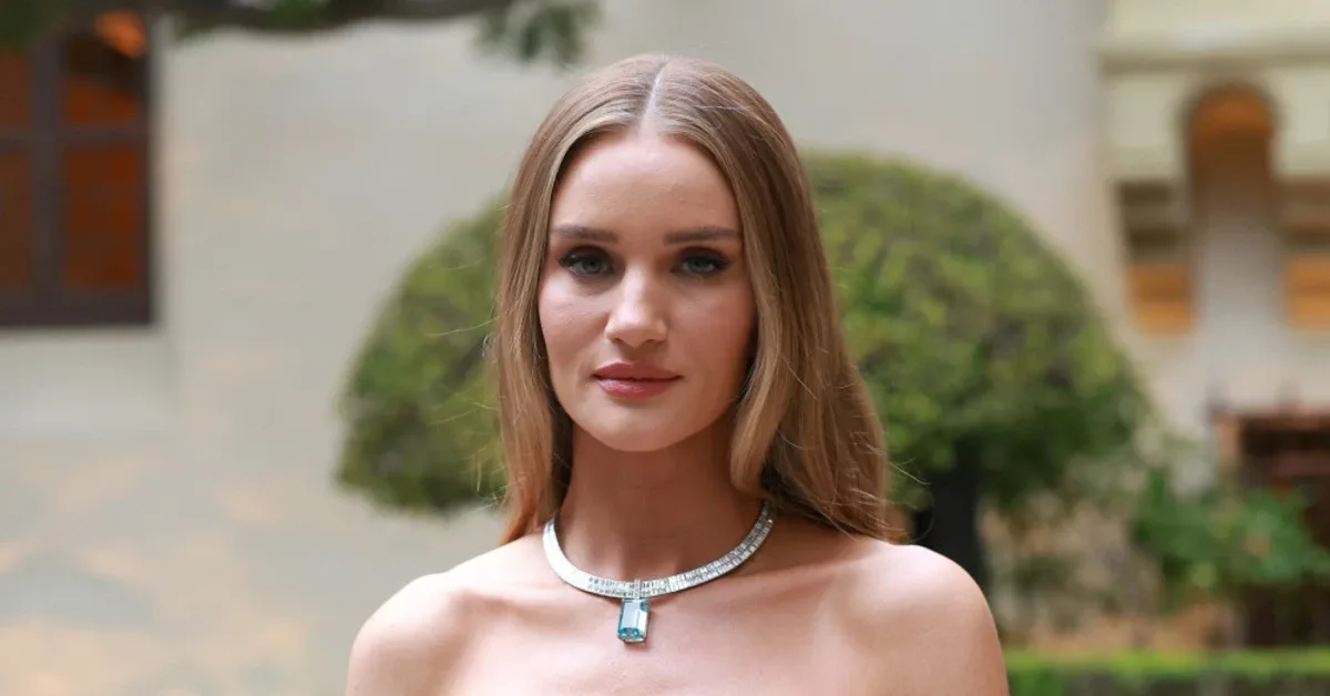Rosie Huntington-Whiteley Ungkap Isi Kepala Model di Runway: Takut Jatuh hingga Cari Pintu Keluar
