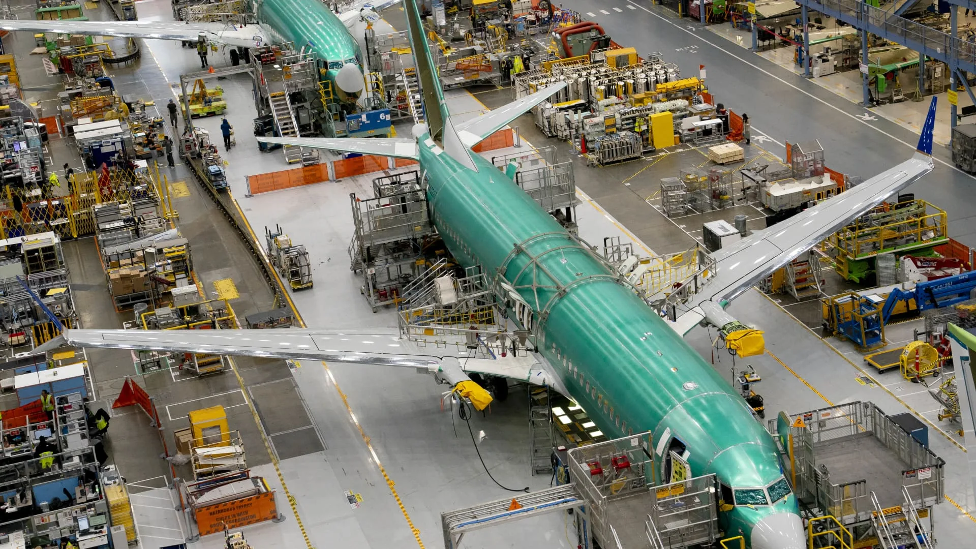 Obligasi AS Bergolak, Saham Tertekan — Boeing Justru Melawan Arus