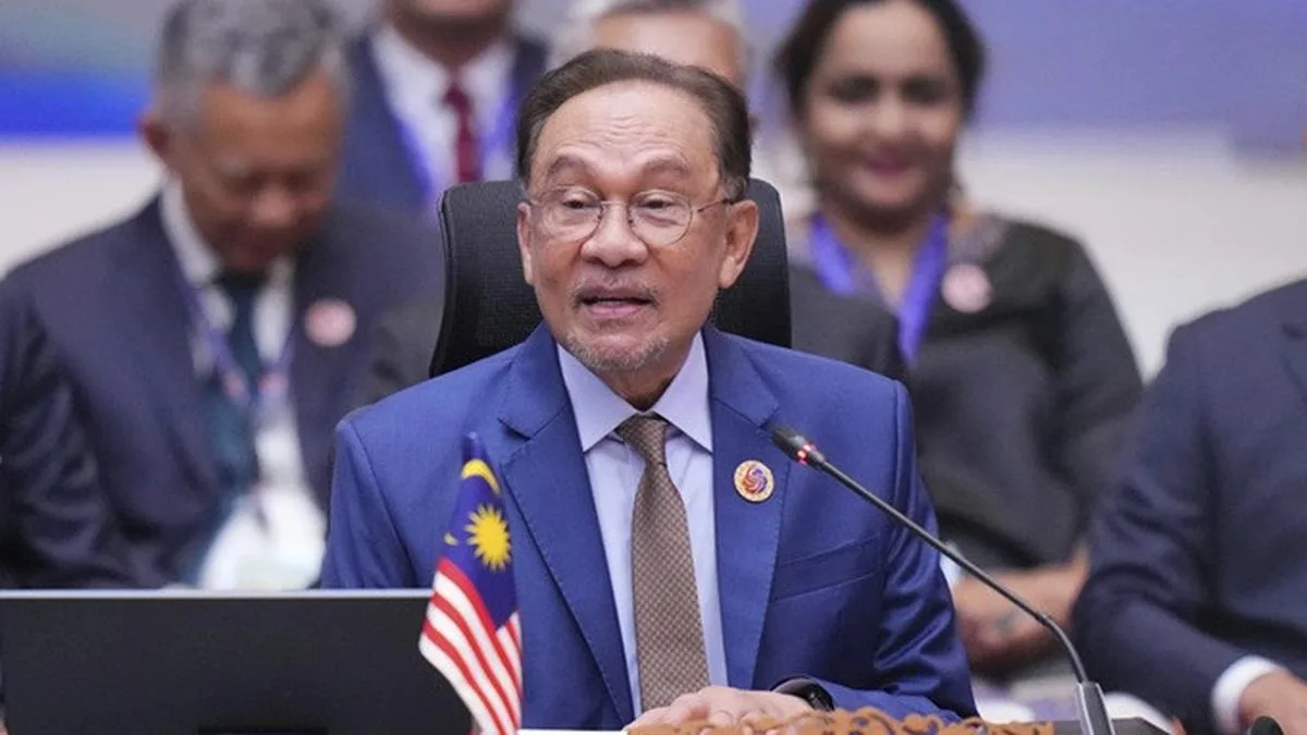Malaysian PM Anwar Ibrahim Calls for Support for Harimau Malaya at GBK, Highlights FIFA ASEAN Cup History