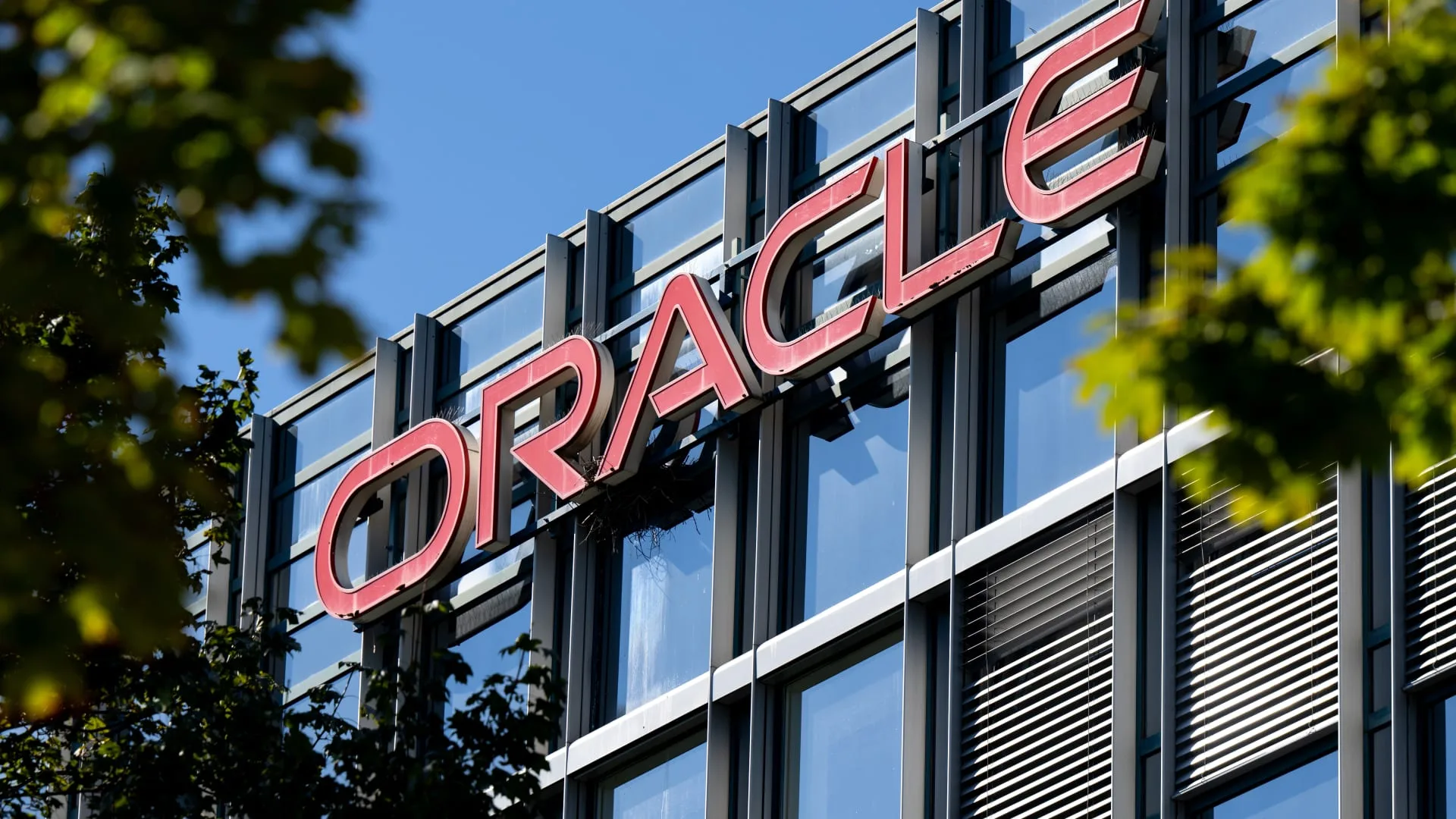 Saham AS Bergejolak: Oracle, Meta, Nebius hingga MGM Jadi Sorotan Pasar