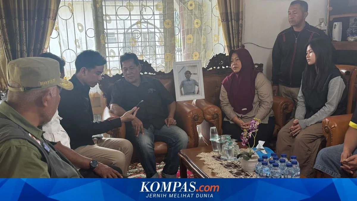 Gibran Visits Solok Flood Victims, Stresses Mitigation and Early Warning