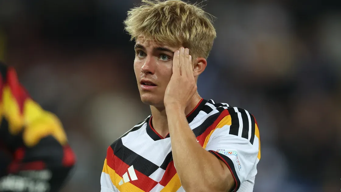 Hennes Behrens: Dari Pinjaman di Heidenheim ke Timnas Jerman, Klopp Punya Bek Kiri Baru
