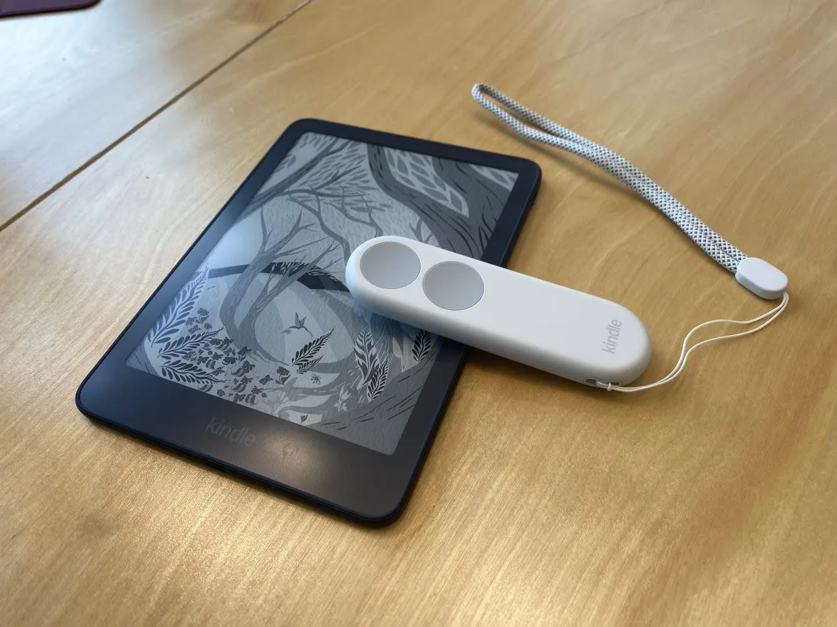 Amazon Rilis Kindle Click Rp550 Ribu, Remote Bluetooth untuk Balik Halaman Tanpa Sentuh Layar