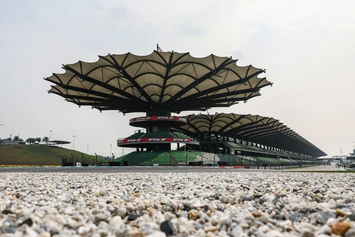 Sepang Kembali ke Kalender F1: Ujian Panas, Hujan, dan Strategi Ban yang Belum Terjawab
