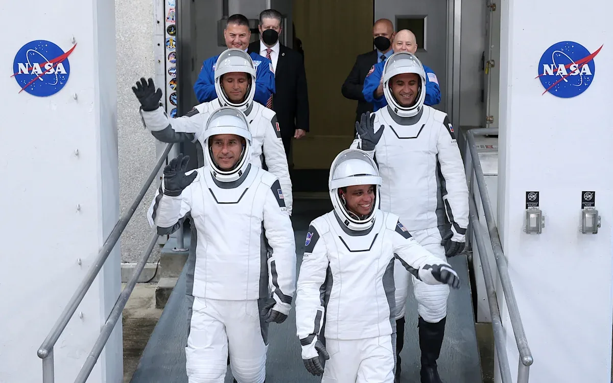 Crew-13 SpaceX Tiba di ISS: Astronaut Kanada Akan Lewati Kelahiran Anak Ketiga di Orbit