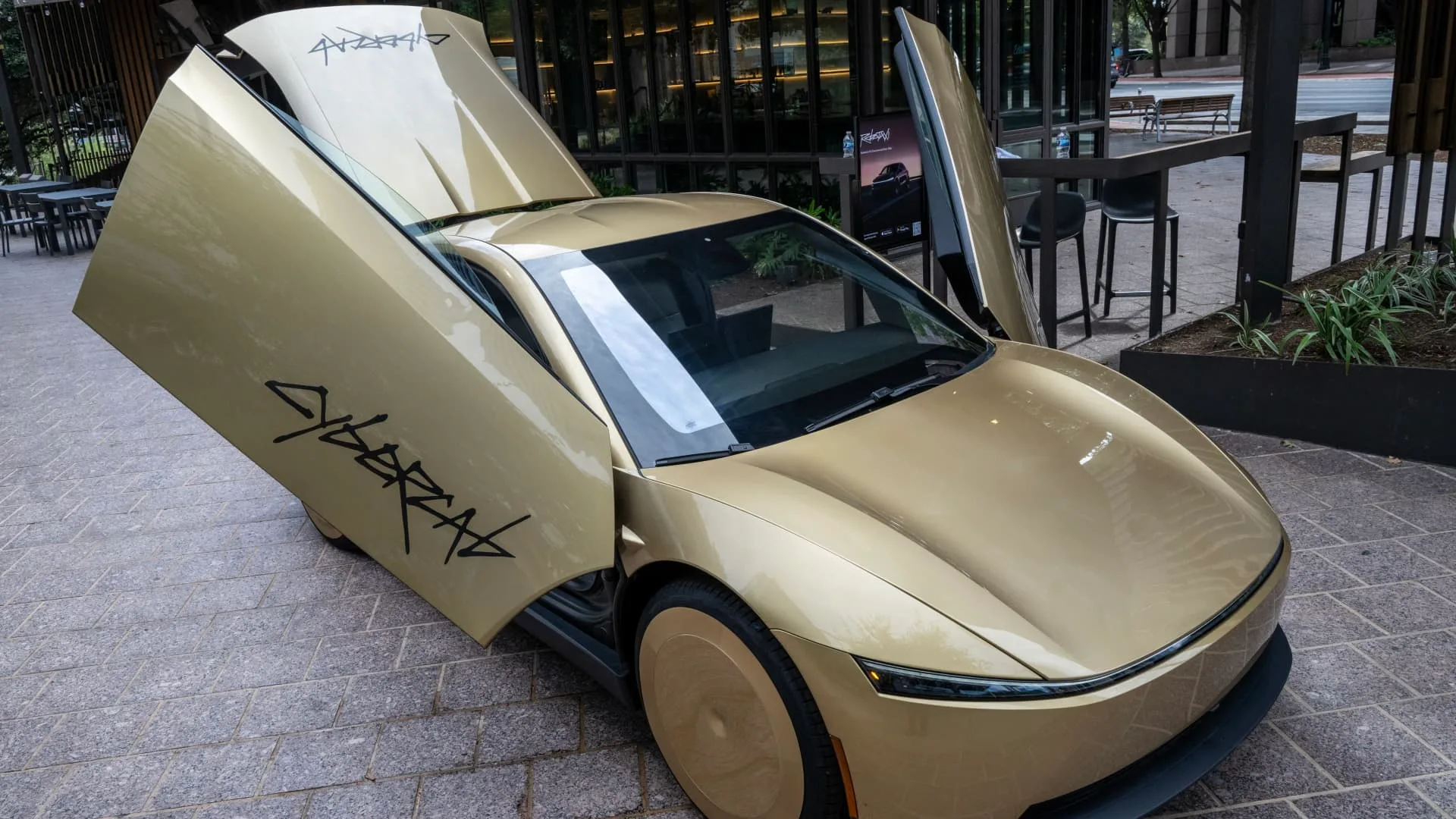 Cybercab Tesla Melewati Bulan Pertama yang Berat di Austin, Ekspansi Jadi Ujian Sesungguhnya