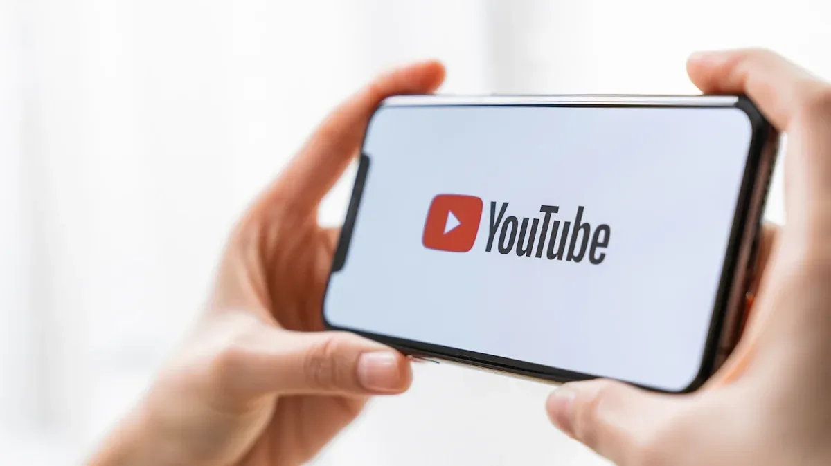 YouTube 2026: Lima Fitur Baru yang Mengubah Cara Menonton, dari AI hingga Kunci Akun TV