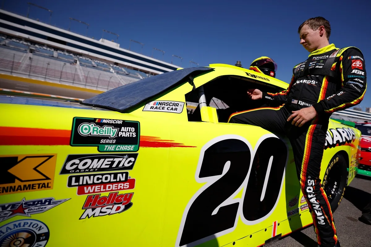 Lug Nut Longgar Bikin Brandon Jones Diskualifikasi di Las Vegas, Allgaier Terpuruk