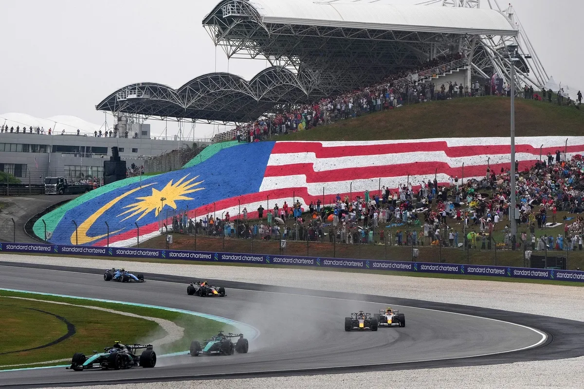 Bug Perangkat Lunak FIA Bikin Kekacauan di F1 Malaysia: Verstappen Hingga Hamilton Terhenti