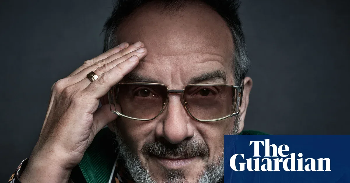 Elvis Costello Bongkar Playlist Jujur: Dari Hendrix hingga Kelis, dan Alasan di Balik Kebencian pada Pink Floyd