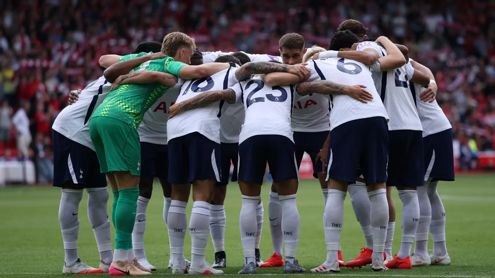 Spurs Bidik Mitoma: Peluang Januari di Tengah Krisis Lini Depan