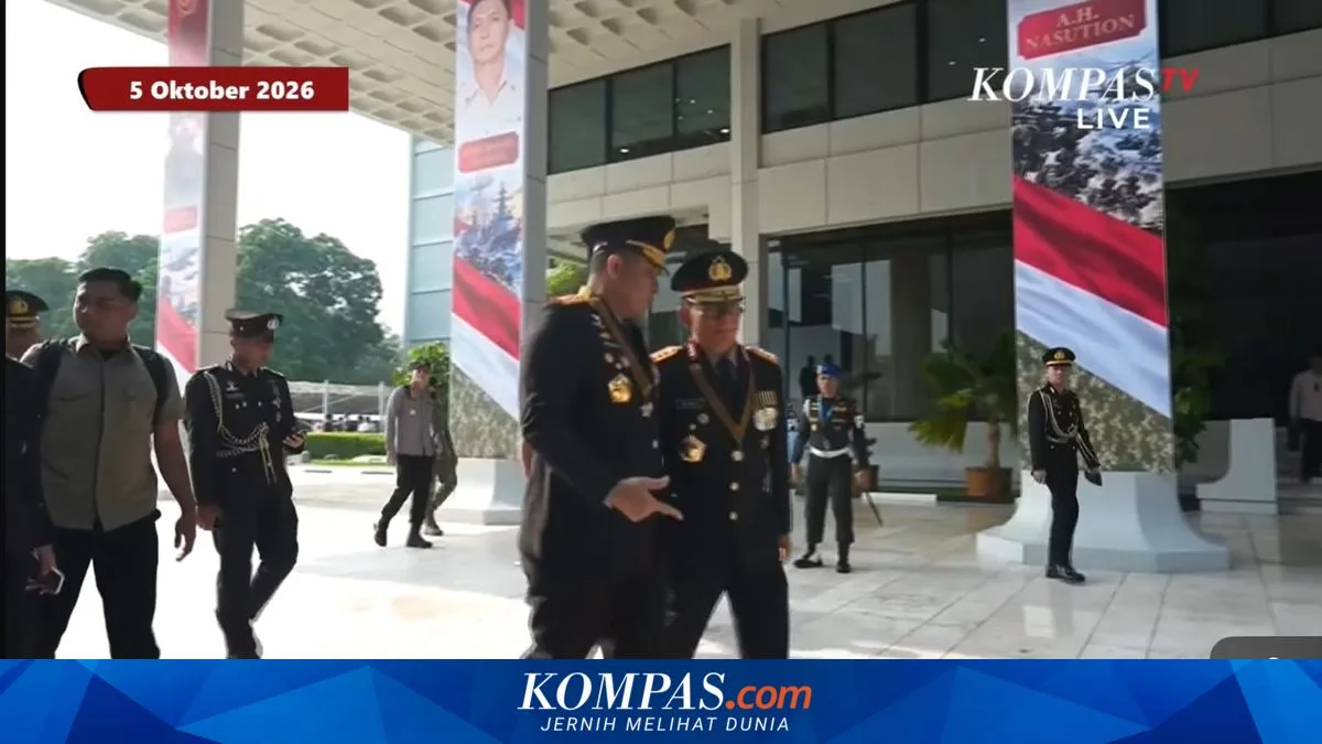 Kapolri Suyudi dan Listyo Sigit di HUT TNI ke-81: Sederhana, tapi Sinyal Politiknya Kuat