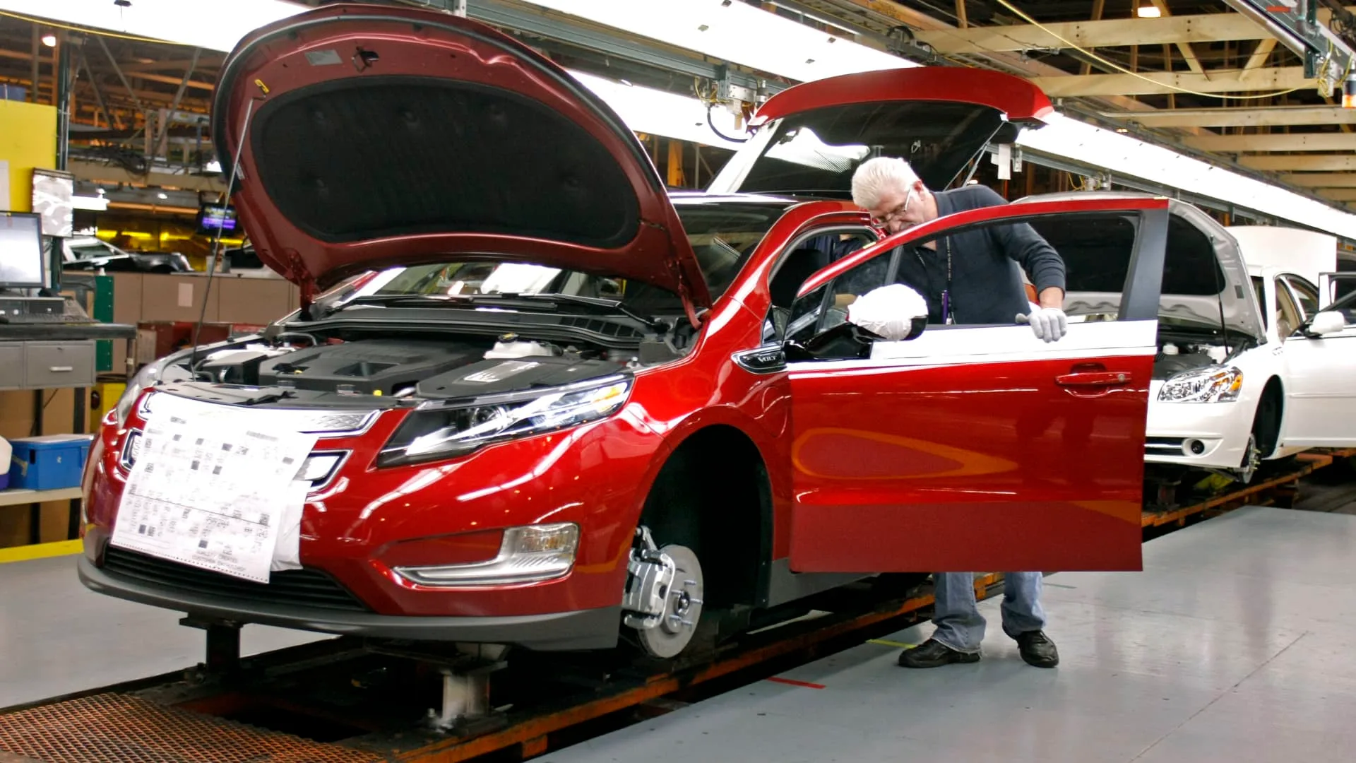 GM Akhirnya Masuk Pasar Hybrid AS, Sinyal Perubahan Strategi Industri Otomotif Global