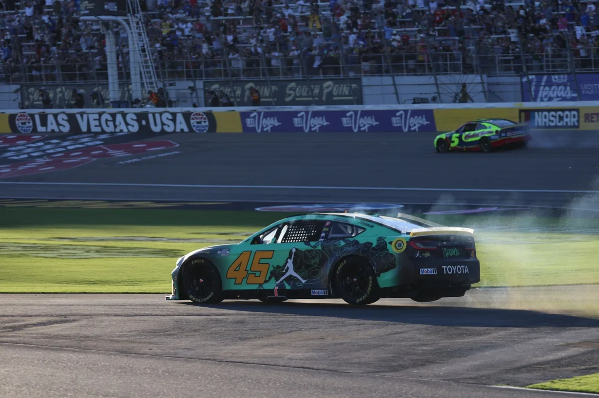 Briscoe Kuasai Vegas, Larson Perlebar Keunggulan di Tengah Drama Chase