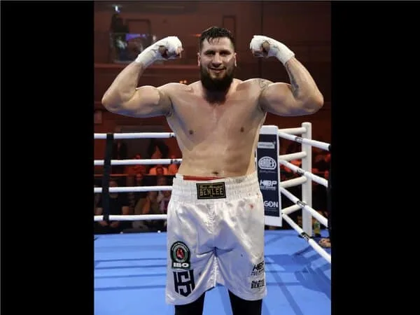 Raksasa Serbia Sanel Hasanovic Gabung Sullivan Management, Incar Panggung Utama Tinju Dunia