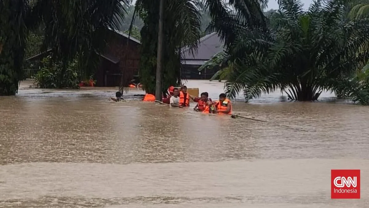 Banjir Rendam Dua Kecamatan di Langkat, Jembatan Besilam Putus Total