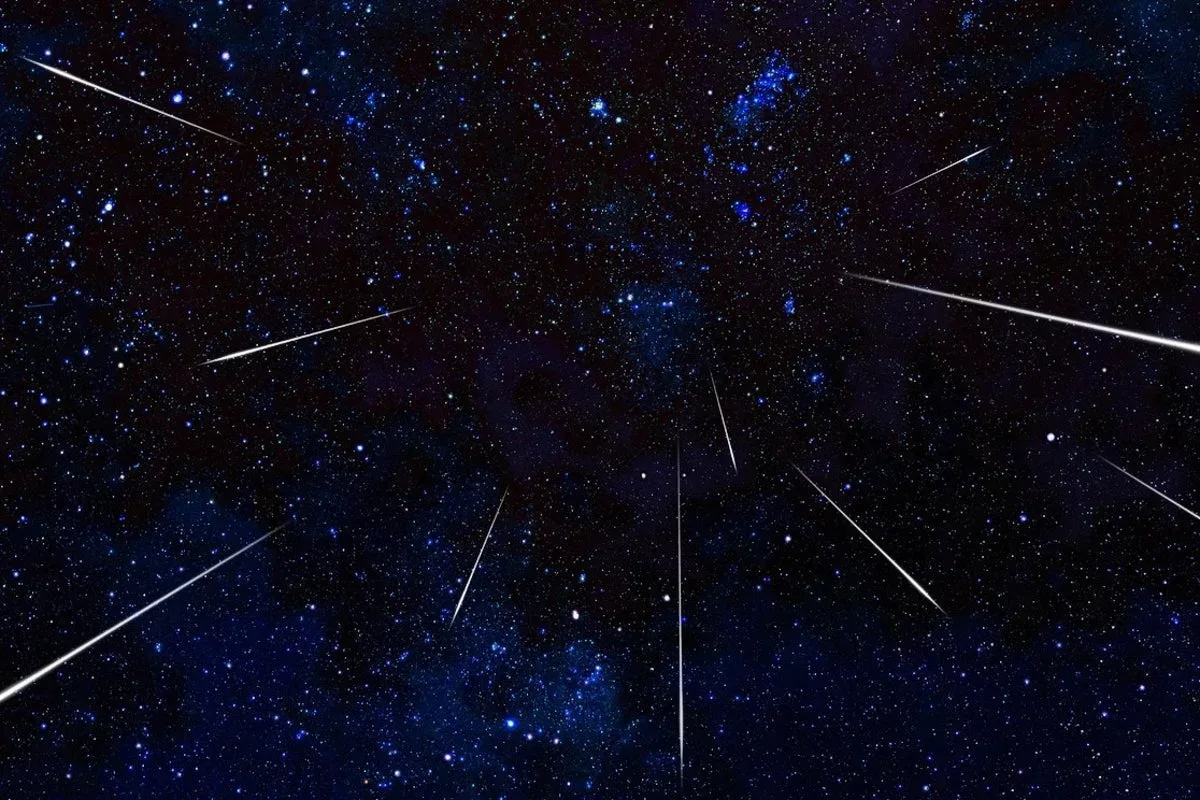 Hujan Meteor Draconids Puncaki Langit Malam Ini: Fenomena Langka Sebelum Senja