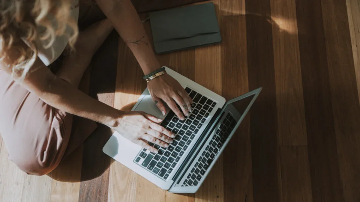 Lima Aksesori UGREEN yang Bikin MacBook Lebih Produktif Tanpa Upgrade Mahal