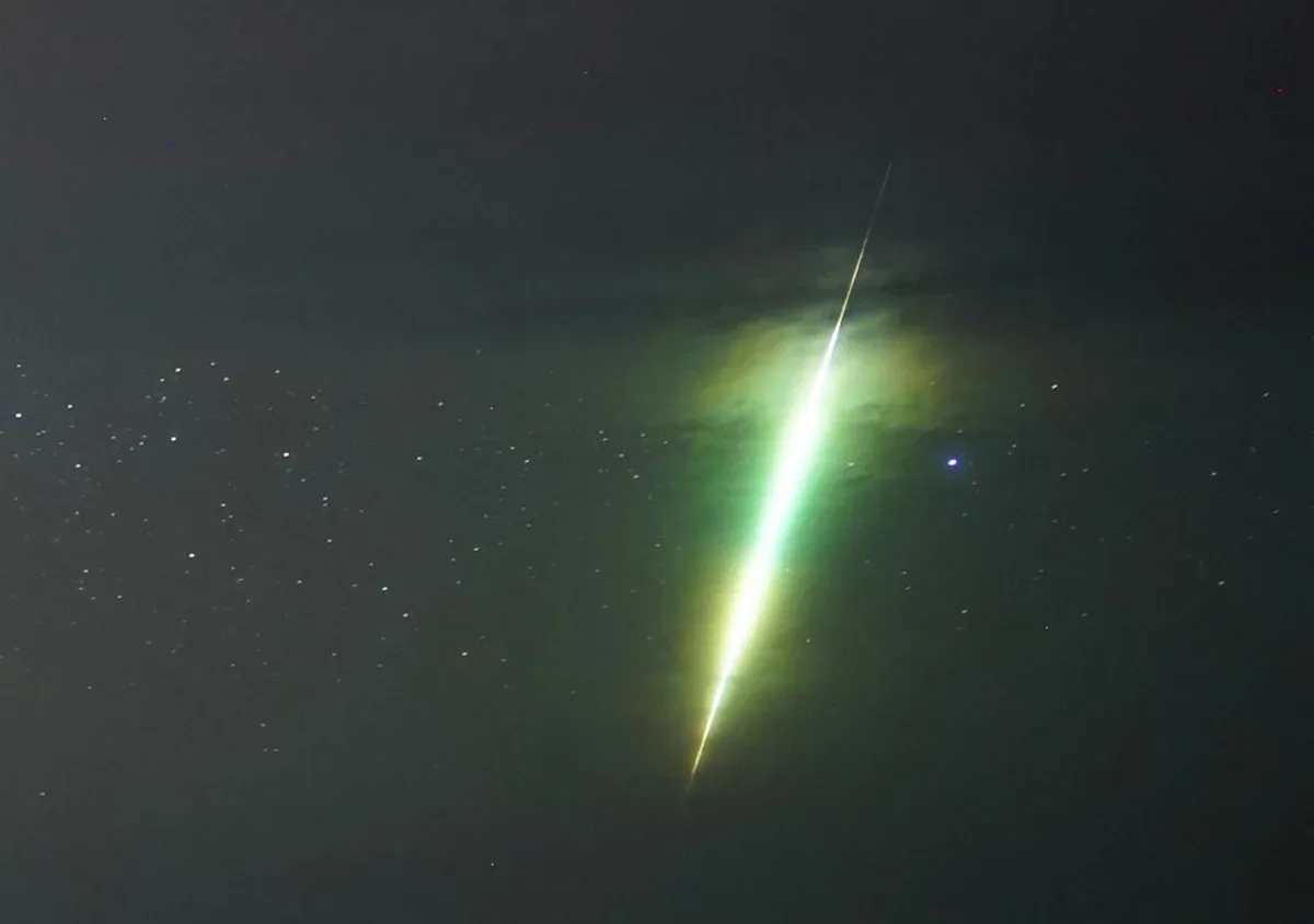 Hujan Meteor Draconid Puncak Kamis Malam: Waktu Terbaik, Lokasi, dan Cara Menyaksikannya