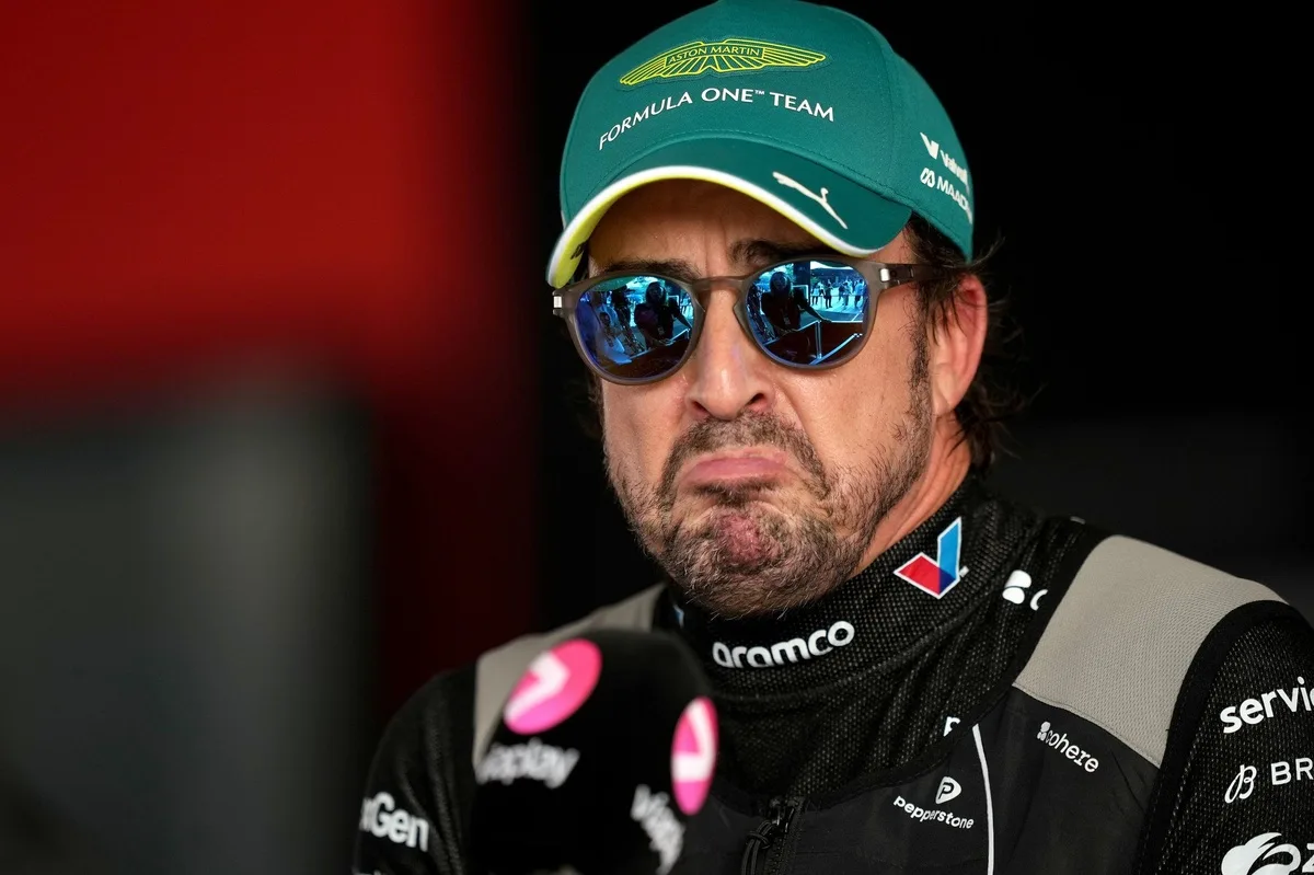 Alonso Kembali ke Dakar 2027 Bersama Aston Martin, Prodrive Siapkan Sandrider