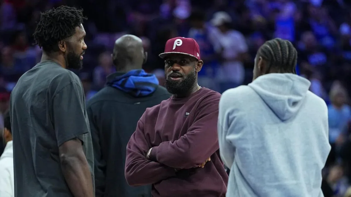 Mike Breen Minta Maaf Usai LeBron Bantah Cerita Embiid Telat Latihan