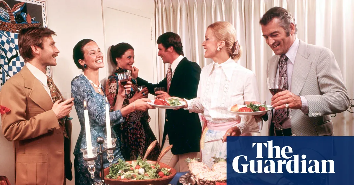The Tradition of Hosting Guests at Home Is Fading, and This Is Its Impact on Mental Health