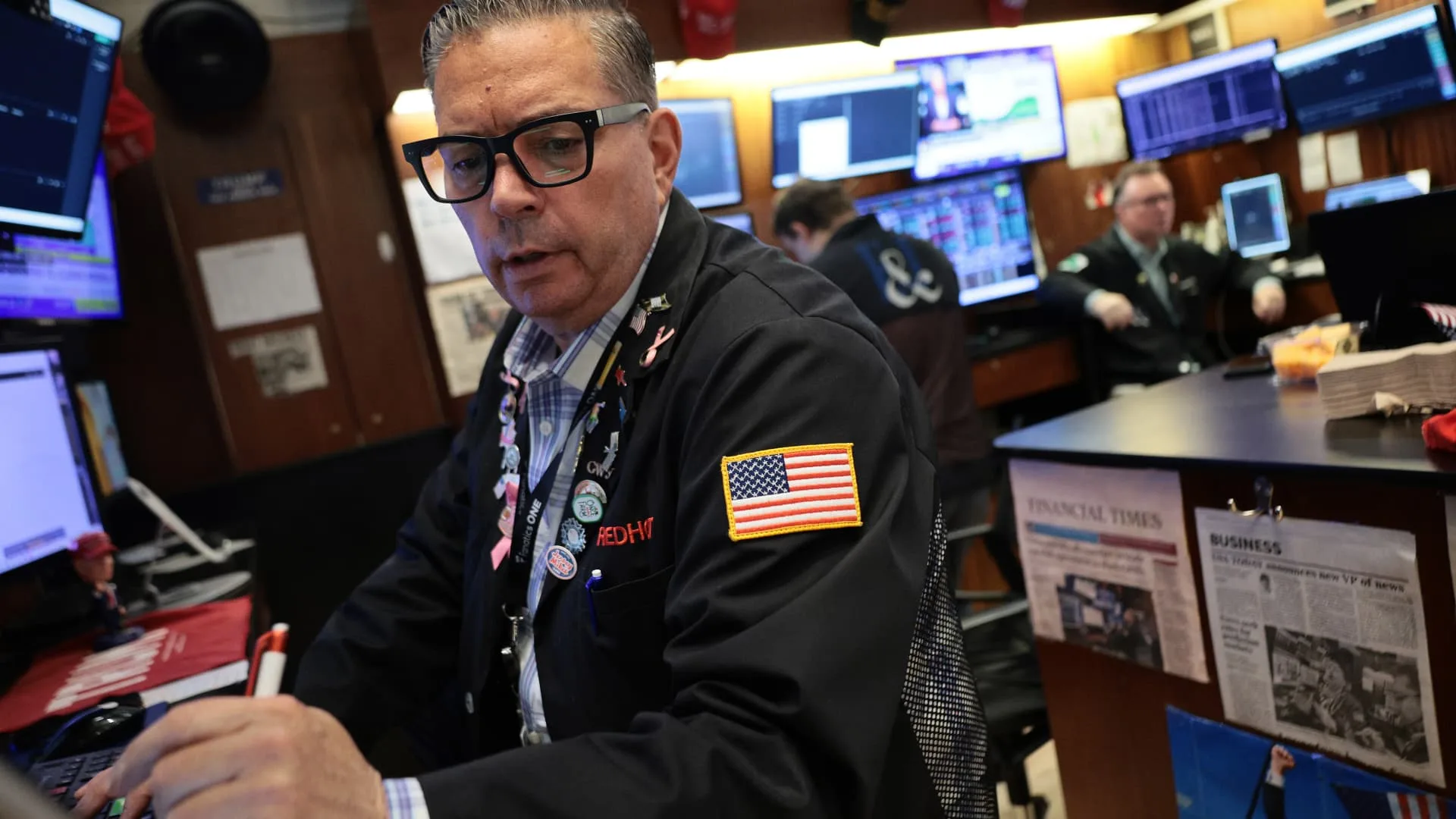 CNBC Investing Club Tambah Posisi di Saham Terpuruk Sebelum Katalis Penting