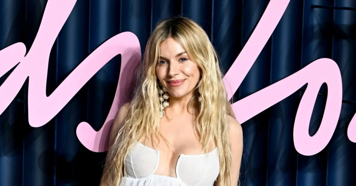 Sienna Miller Tantang Stigma: Menyusui di Publik Bukan Soal Orang Lain