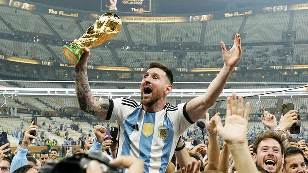 Lima Maestro Teknik Sepak Bola: Maradona, Messi, dan Warisan Kejeniusan yang Tak Tergantikan