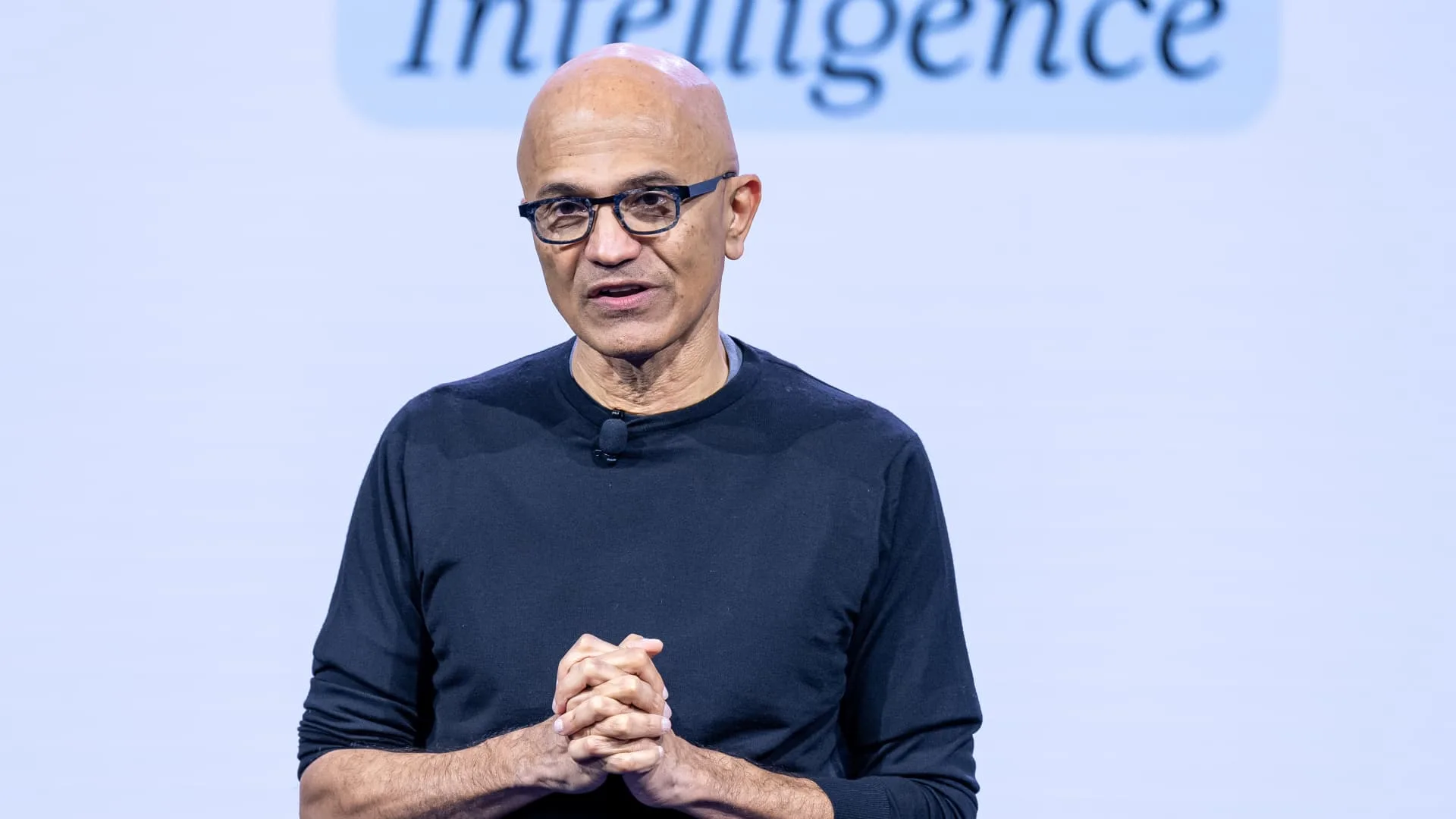 Nadella Serukan Rem Darurat AI, Microsoft Desak Standar Keamanan Global