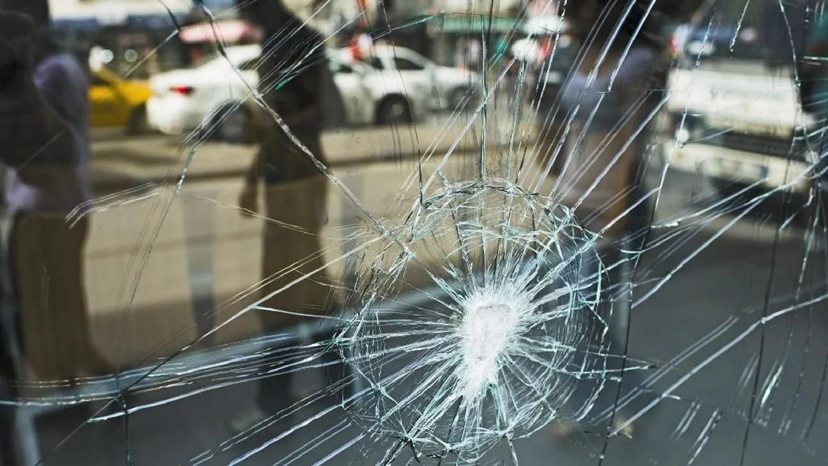 Truk Rem Blong Tabrak Pembatas di Tol Jagorawi, Lalu Lintas Arah Jakarta Lumpuh