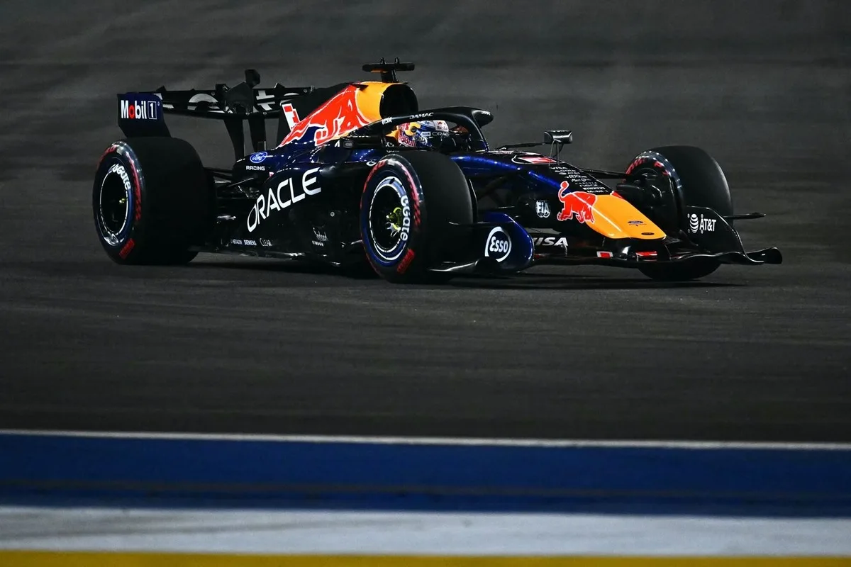 Verstappen Rebut Pole di Singapura, Mercedes Terpuruk