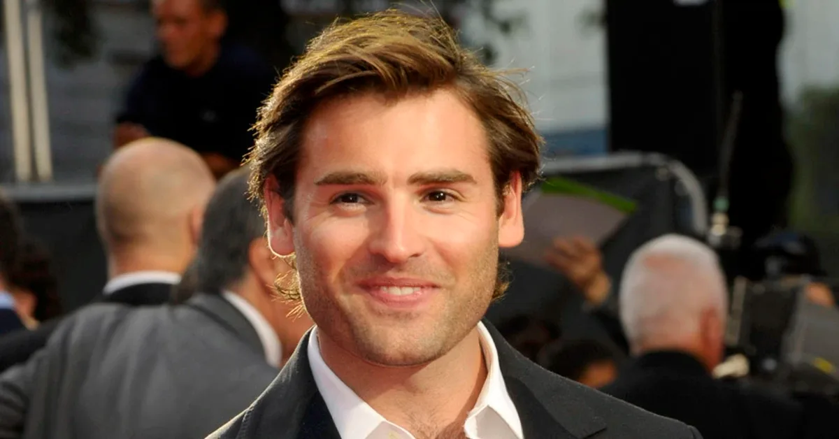 Stuart Manning Alami Luka Bakar Serius, Hollyoaks Star Dilarikan ke Rumah Sakit