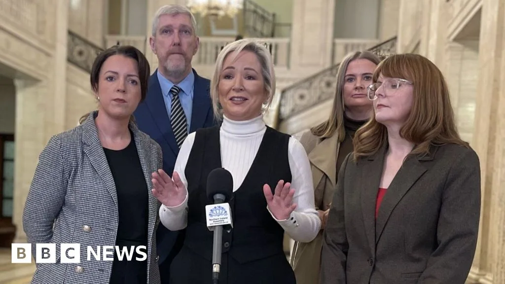 Mosi Tak Percaya Guncang Stormont: Michelle O'Neill Bertahan di Tengah Kisruh Parade Drumcree