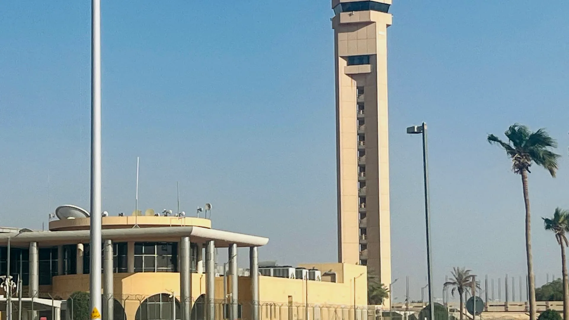 Bandara Riyadh Diserang, Penerbangan Global Berisiko