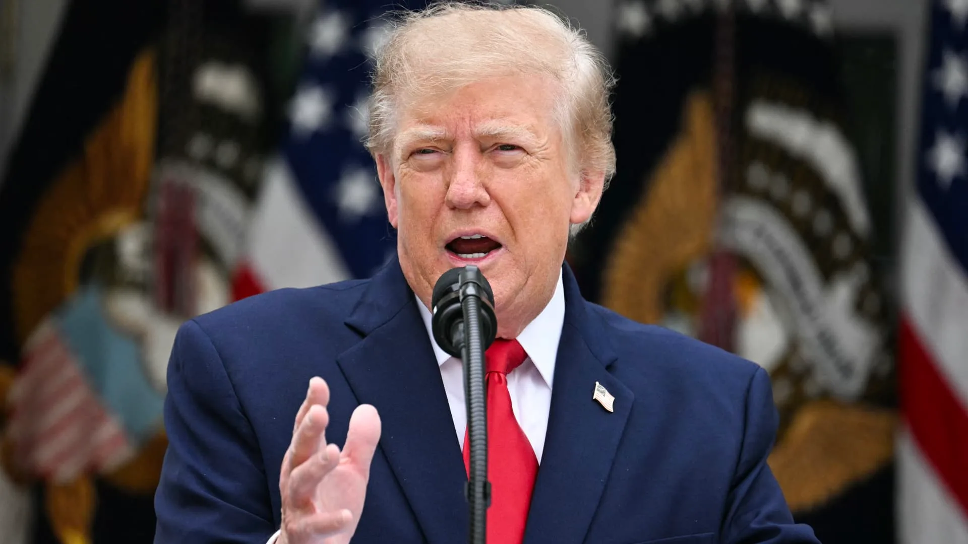 Trump Tolak Senjata Nuklir ke Iran, tapi Siapkan Opsi Bom Non-Nuklir Terbesar
