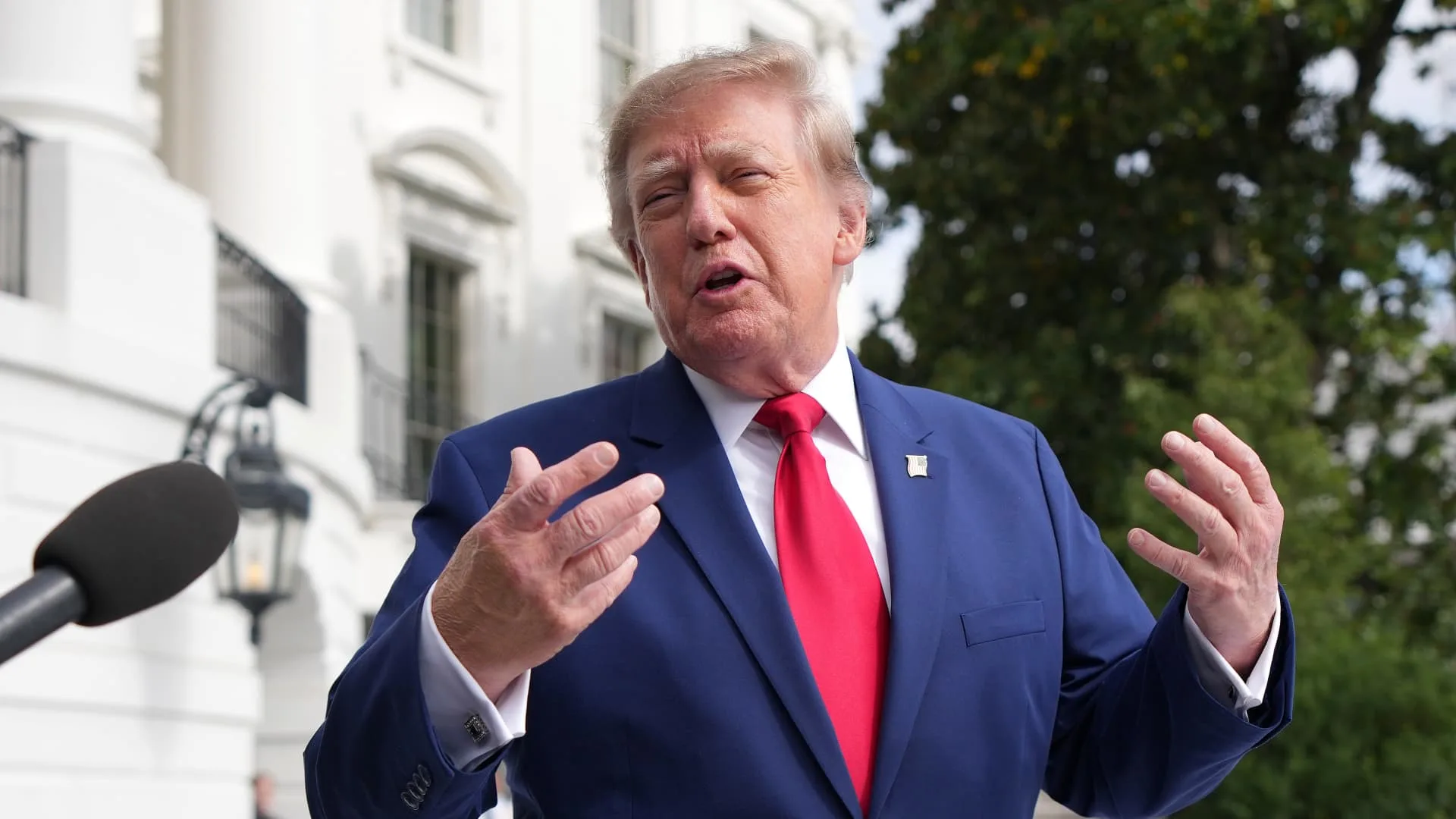 Trump Denies Ordering Starlink Restrictions in Ukraine, Musk Points to White House