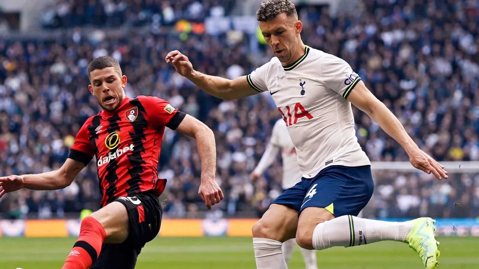 Tottenham Ulangi Kesalahan Perisic: Robertson Harus Segera Didepak