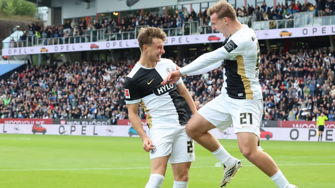 Elversberg Beat Augsburg 4-3 in Seven-Goal Drama and Four Penalties